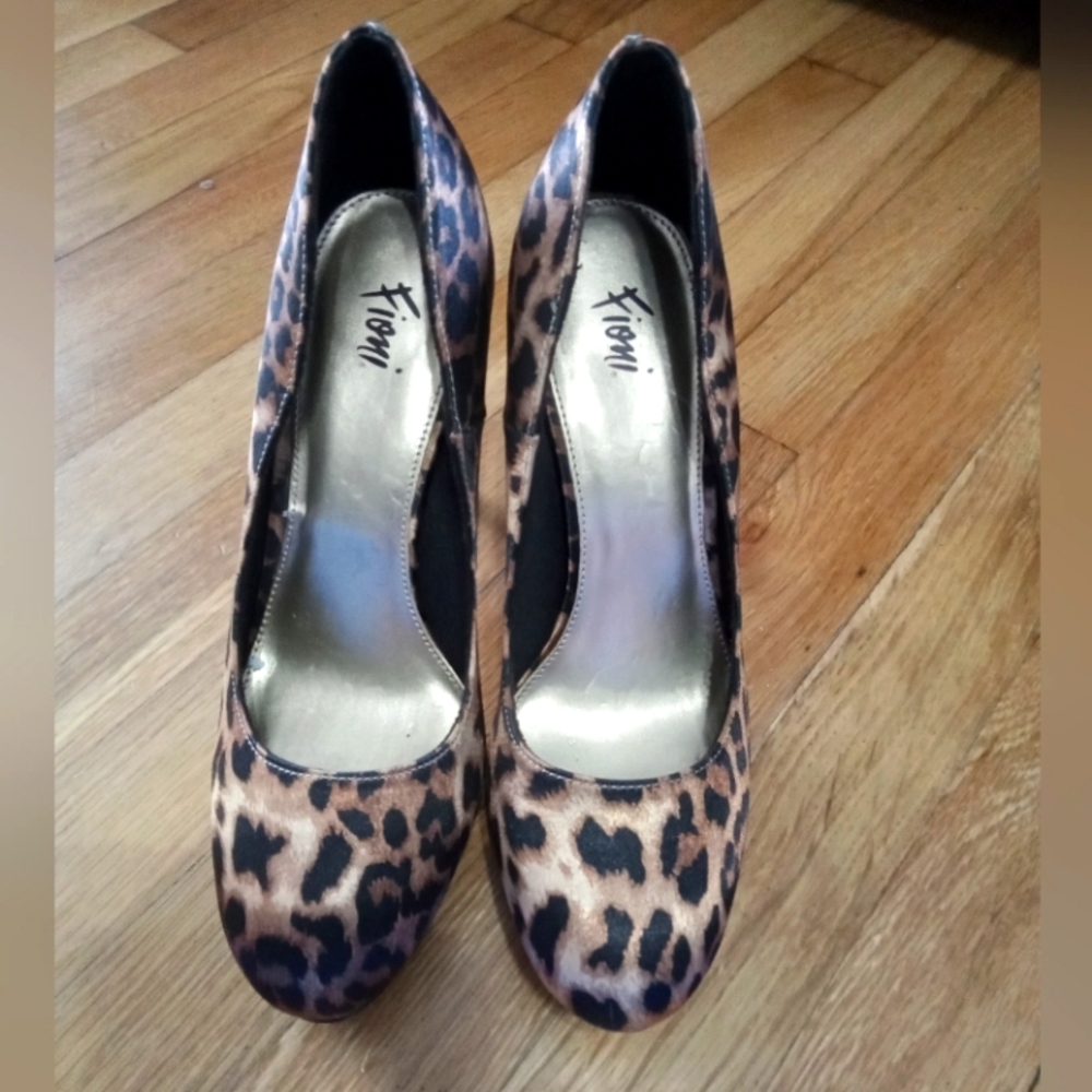 FIONI Cheetah print heels size 8 1/2